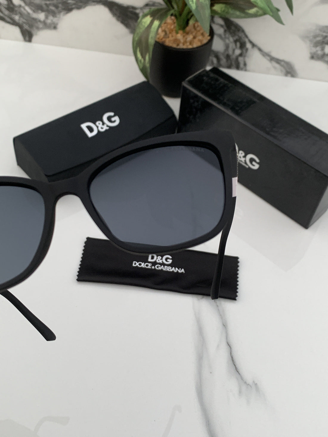 Branded D&G Full Black Sunglasses (With Original Kit)